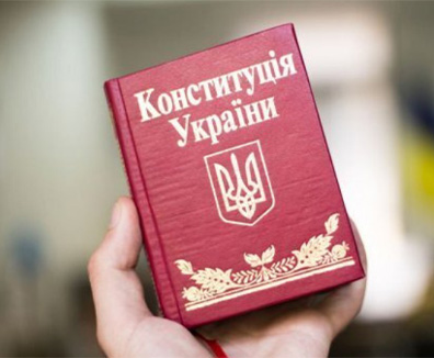 Про що може мовчати свідок, відповідно до статті 63 Конституції України